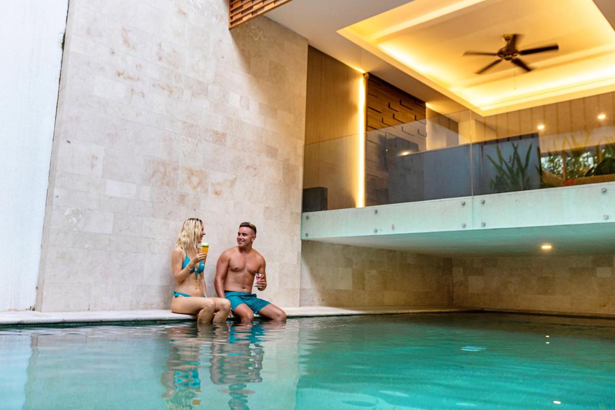 Villa Kayu Raja - Housity