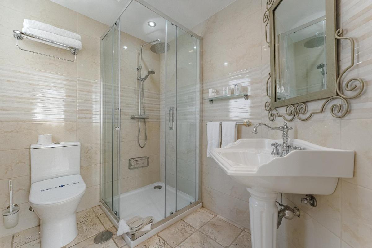 Un baño de Flamingo Suites Boutique Hotel