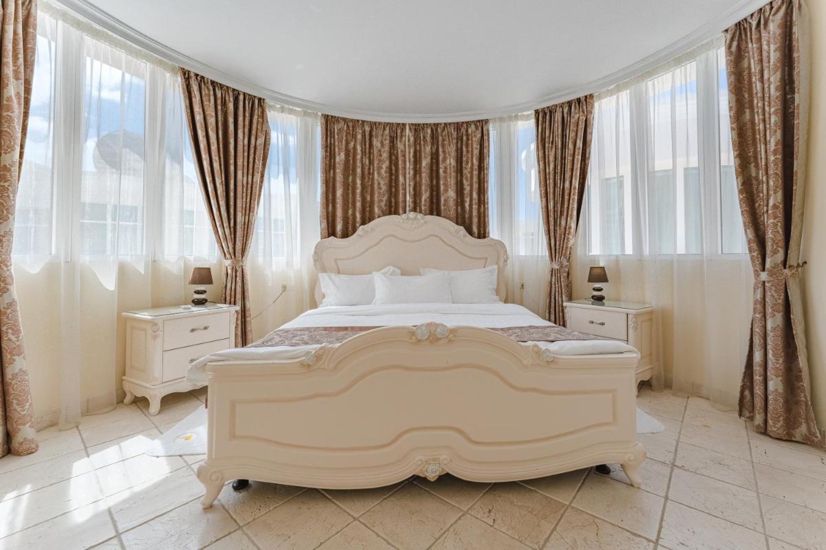 Cama o camas de una habitación en Flamingo Suites Boutique Hotel