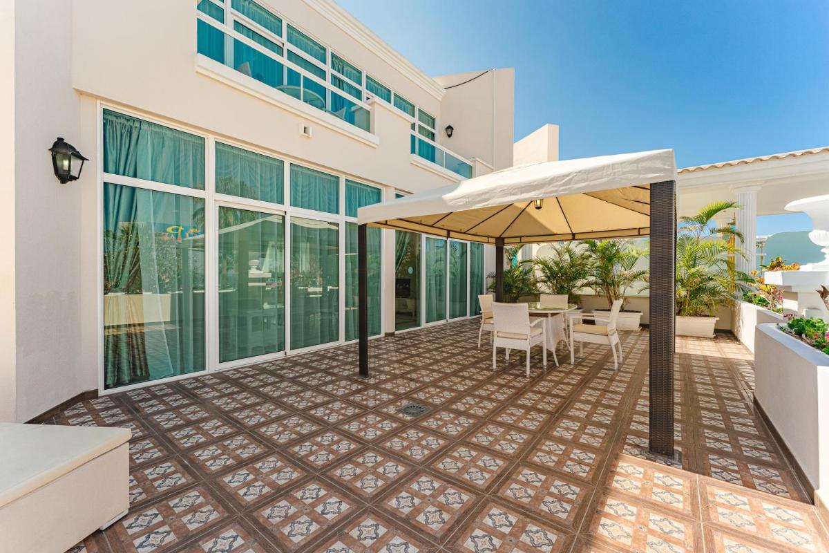 Un balcón o terraza de Flamingo Suites Boutique Hotel