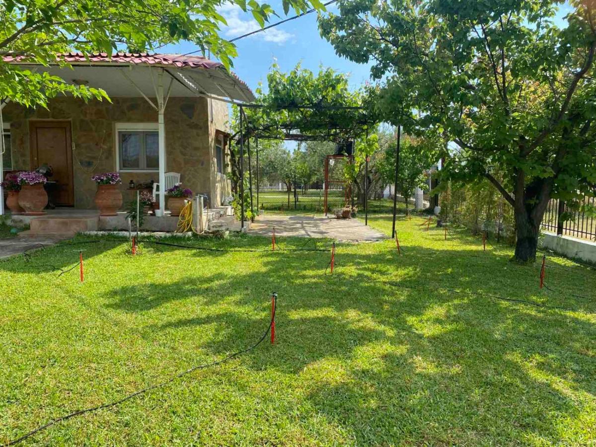 San Mamas Seaside Cottage-House, Large Garden and Caravan - Housity
