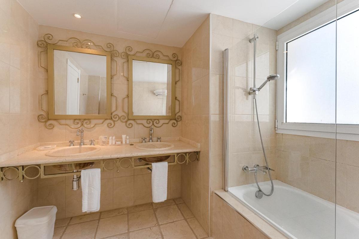 Un baño de Flamingo Suites Boutique Hotel