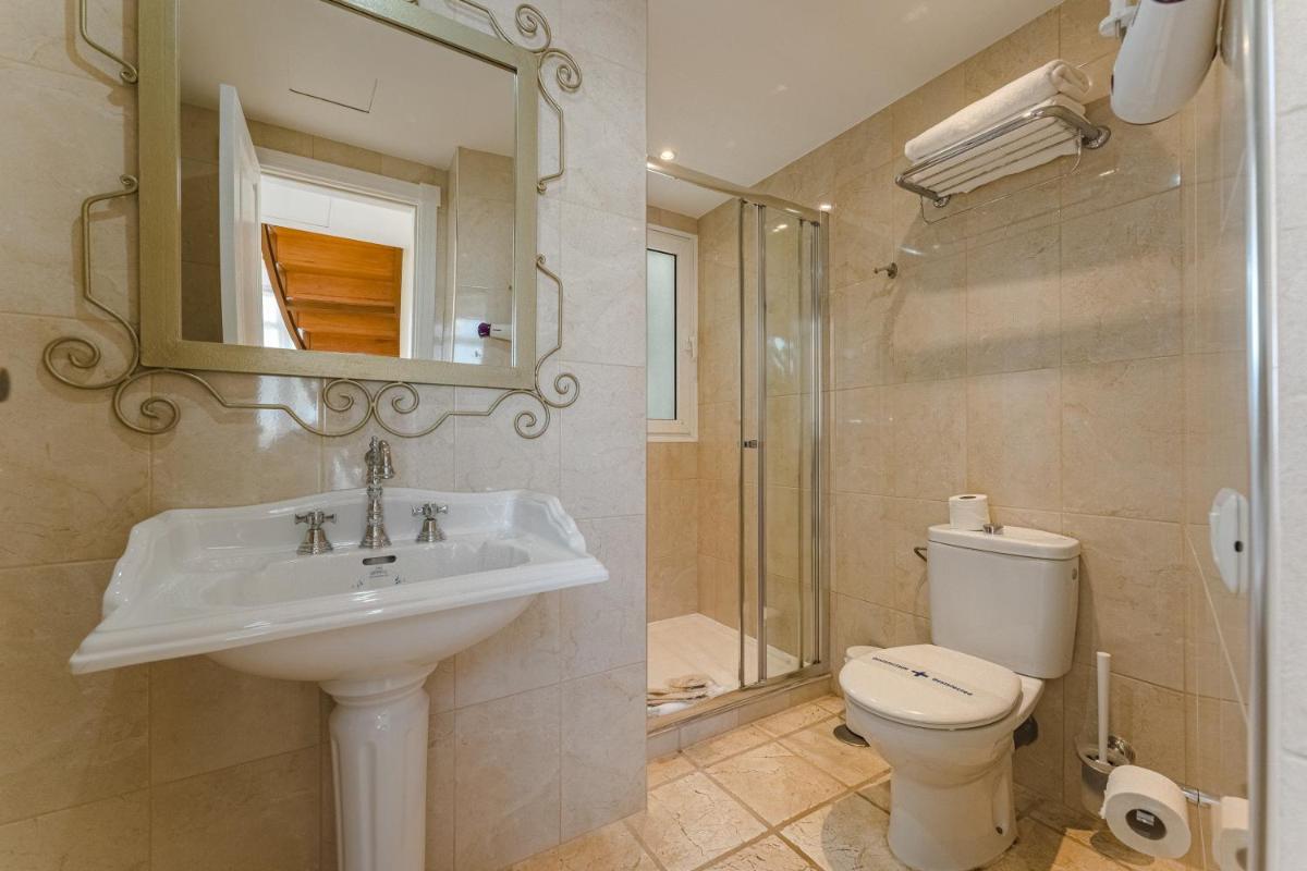 Un baño de Flamingo Suites Boutique Hotel