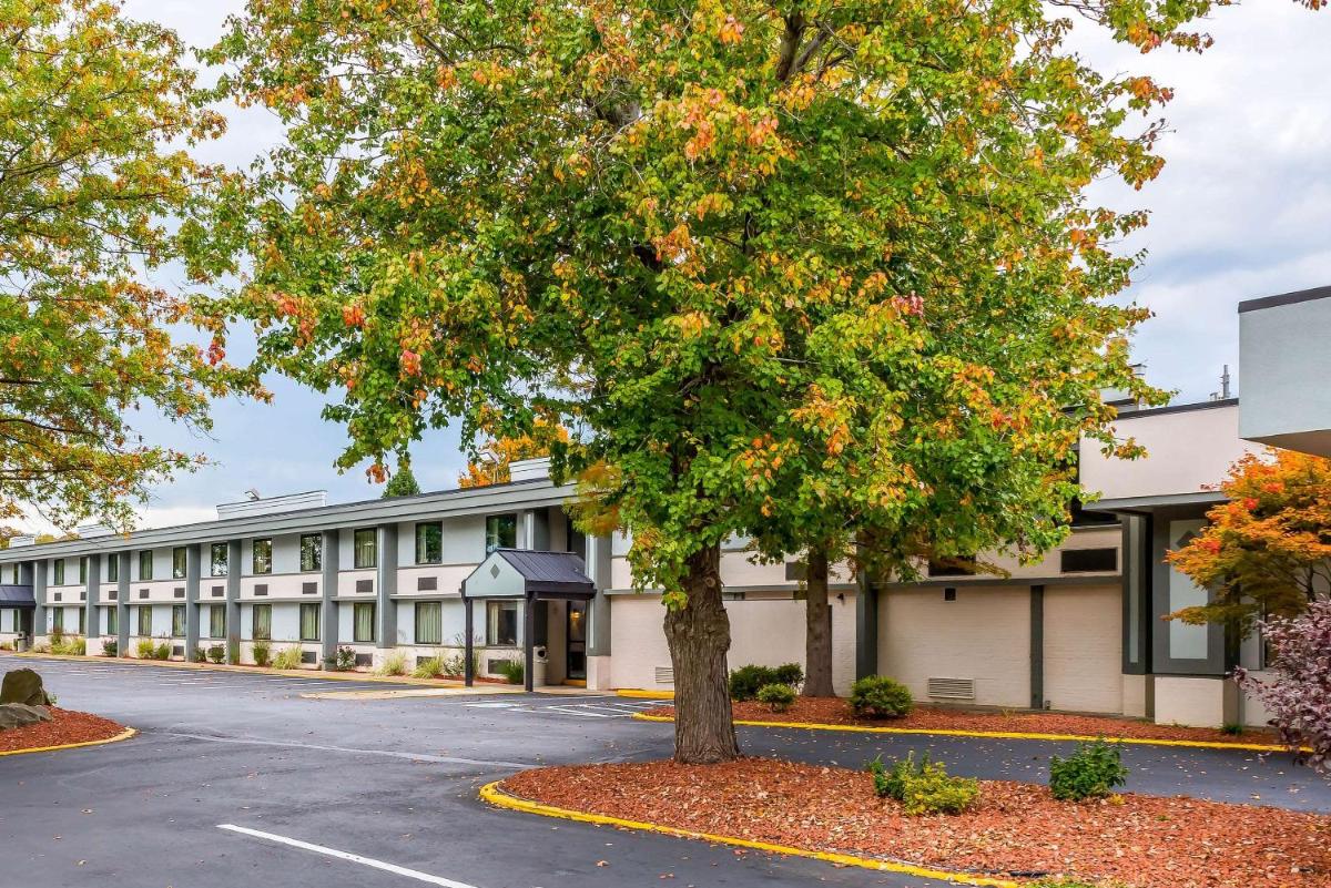 Suitetrails - Clarion Inn Belle Vernon