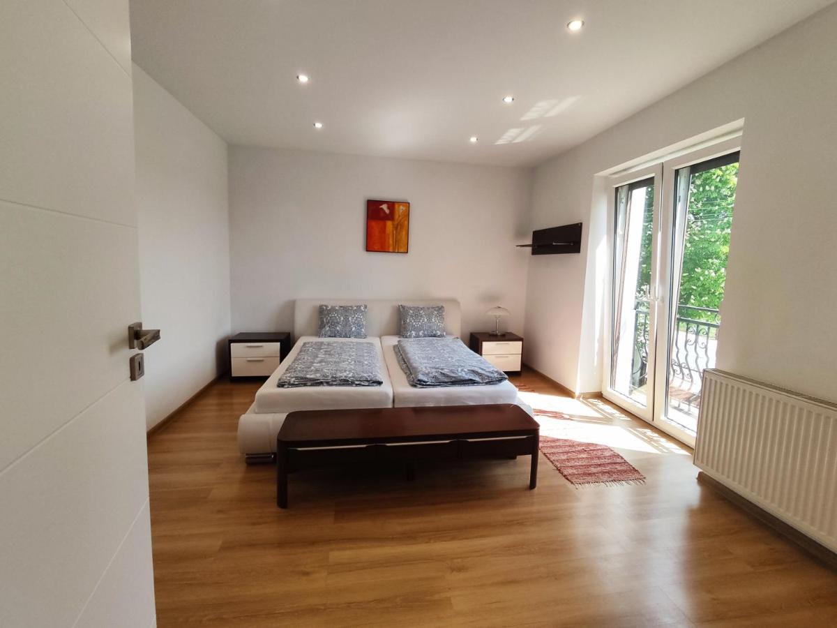 Apartament GórnyŚląsk blisko jeziora - 120qm - 3 sypialnie z parkingiem i klimatyzacją - Flat UpperSilesia with Parking & air conditioning - Ferienwohnung OberSchlesien mit 3 Schlafzimmern inklusive Parkplatz und Klima - Nähe Badesee und Sandstrand - Housity