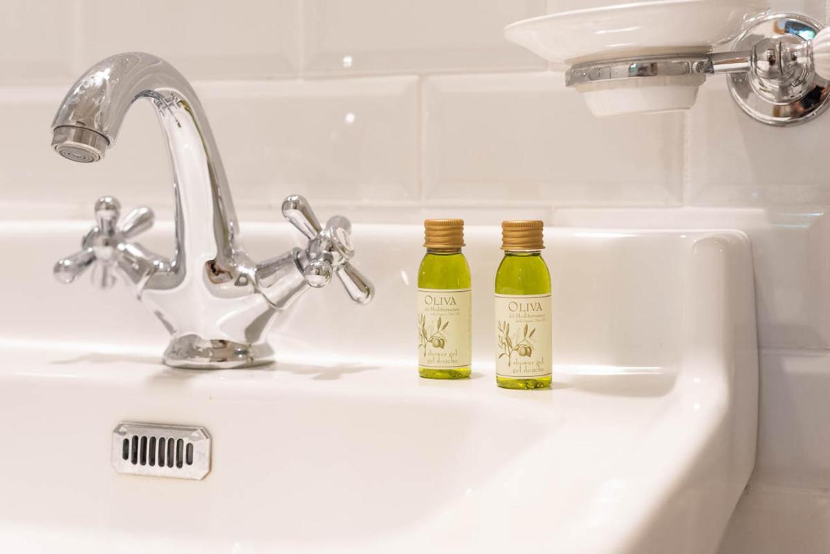 The Leoncino Hotel - Housity