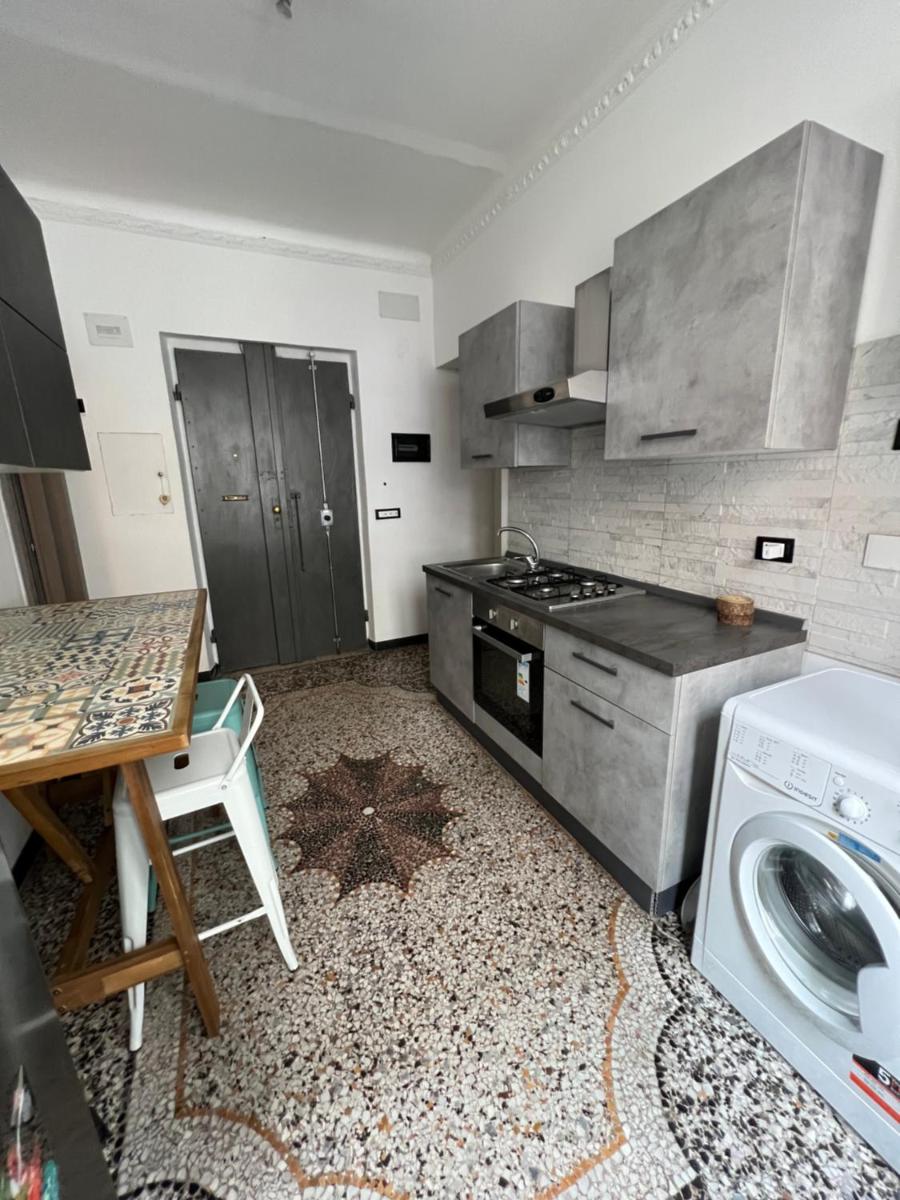 Grey house - Housity