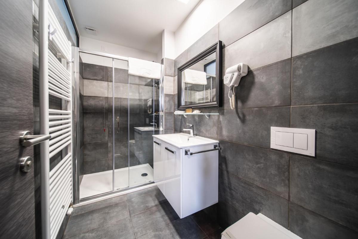 Rustica Rooms - Housity
