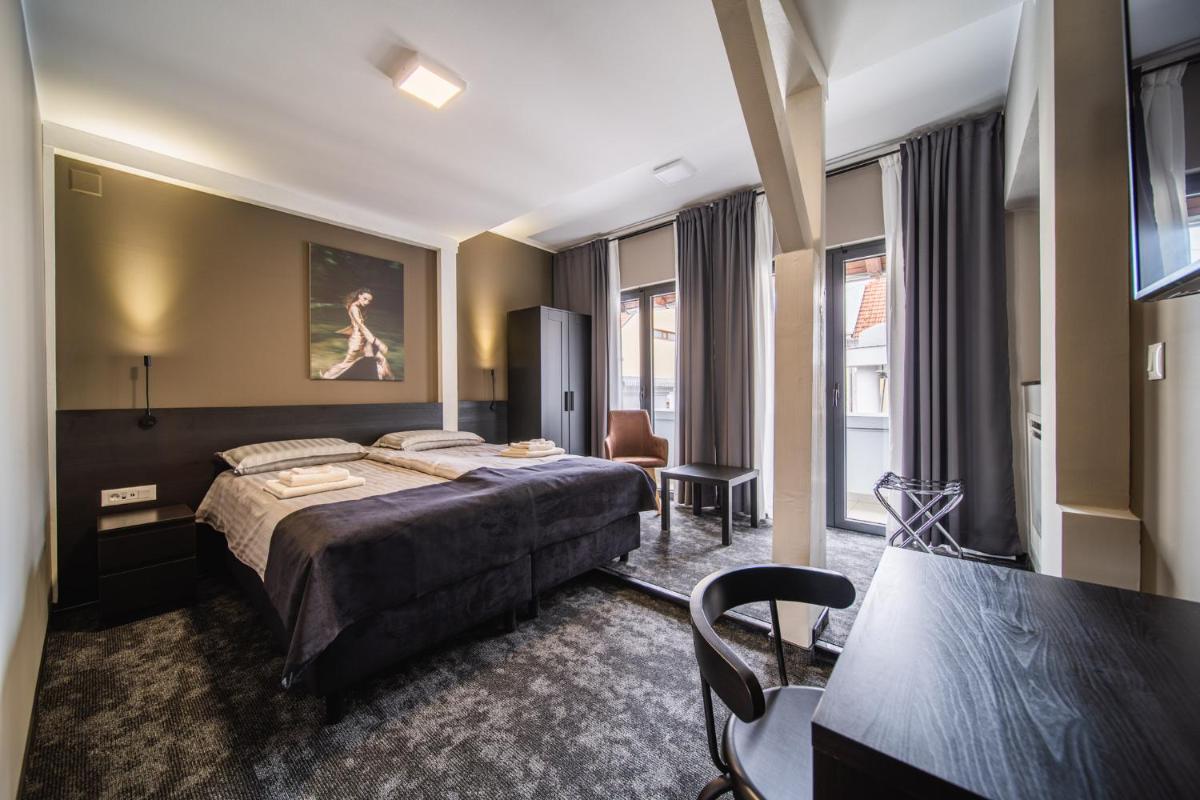 Rustica Rooms - Housity