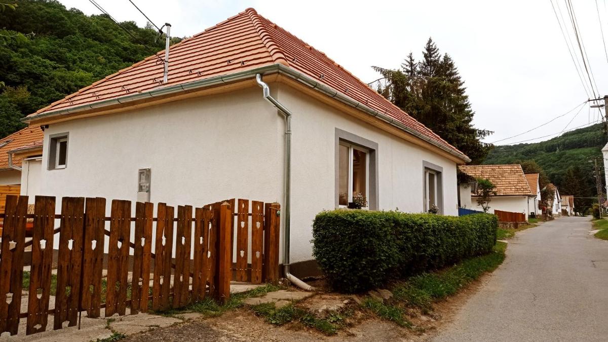 Lovas Vendégház - Housity