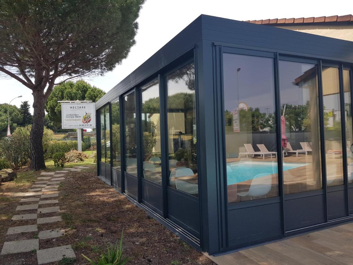 Piscine de l'établissement Kyriad Carcassonne - Aéroport ou située à proximité