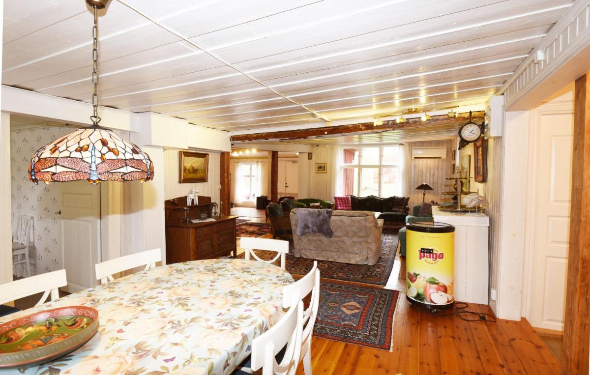 Idyllic holiday house in Sundshult - Housity