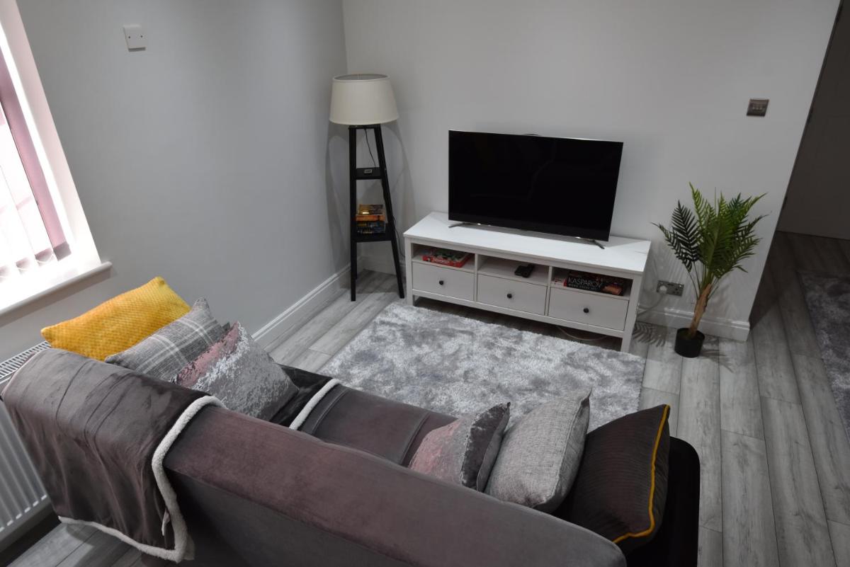 Cozy! 2-bedroom Exclusive Apartment near Bristol City Centre Easton Speedwell sleeps upto 6 - Housity