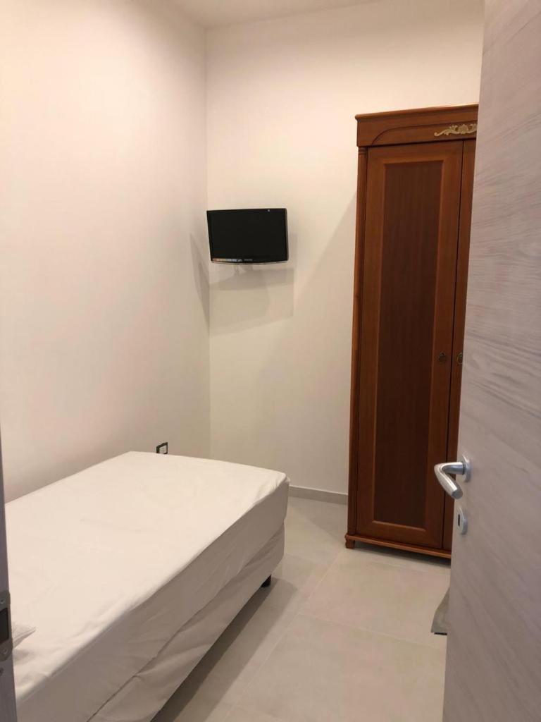 13 Minuti Dal Centro - Housity