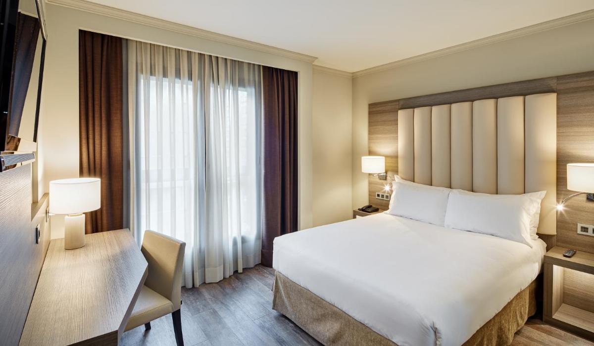 Cama o camas de una habitación en Gran Hotel Luna de Granada