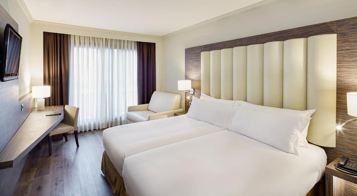 Cama o camas de una habitación en Gran Hotel Luna de Granada