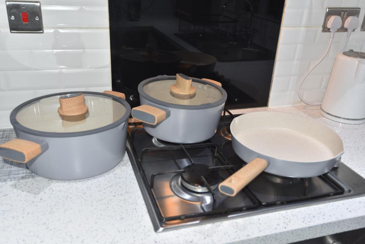 Cozy! 2-bedroom Exclusive Apartment near Bristol City Centre Easton Speedwell sleeps upto 6 - Hizvo