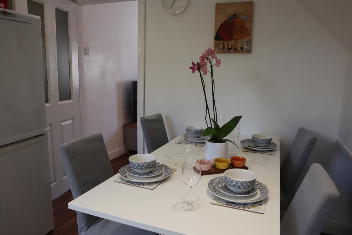 Modern 3-bedrooms house with 6 guests - Housity