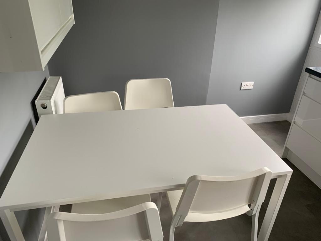 Double room with private bathroom in Basingstoke - Housity