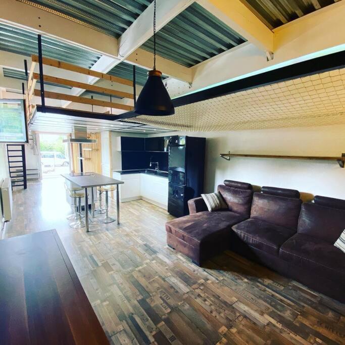 Gîte du Silo Loft atypique ,Tournesol , spa&piscine couverte - Housity