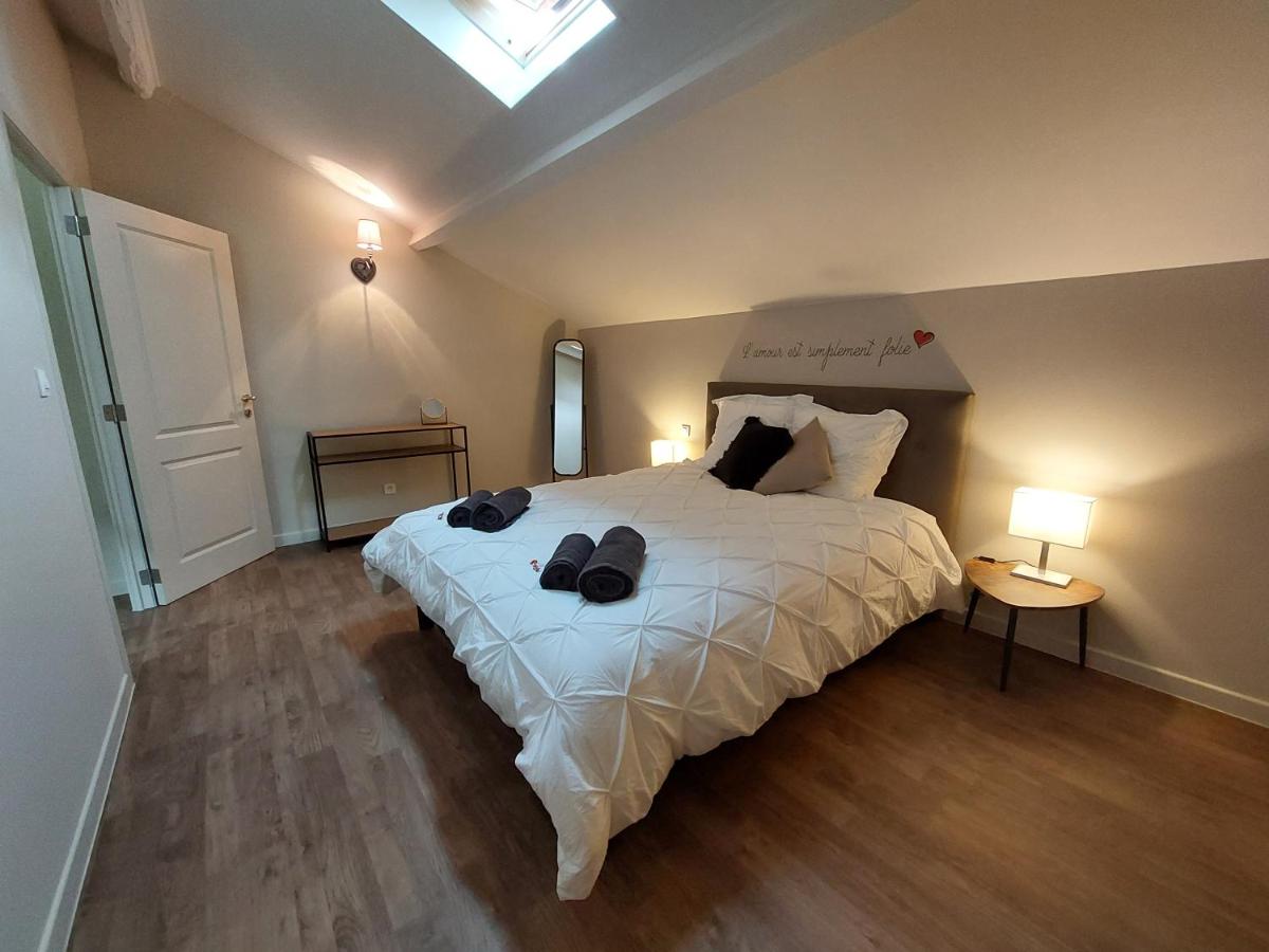 "Le petit bonheur" Gîte van 4 tot 12 personen met privé vijver van 2Ha - Housity