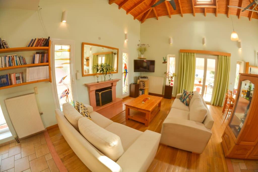 Artemis House - Housity