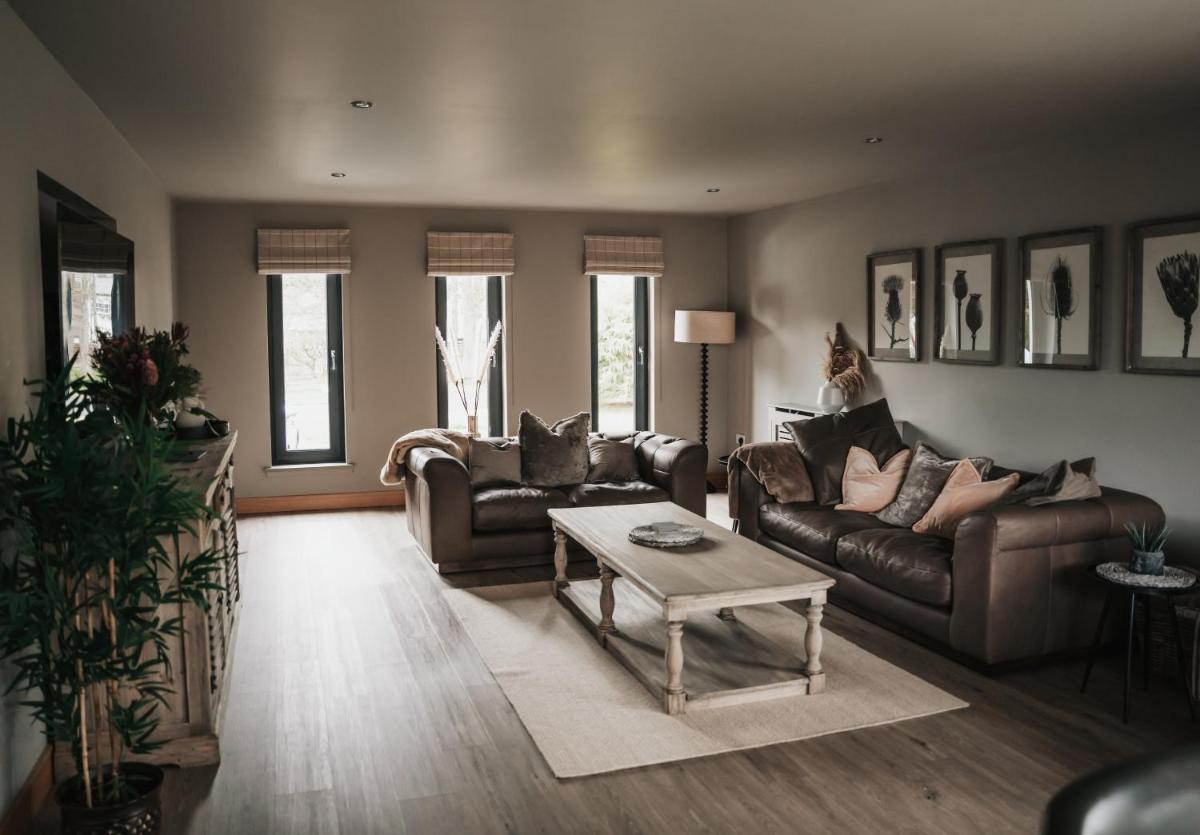 Gleneagles Retreat - 4 Bed House with Hot Tub - Housity