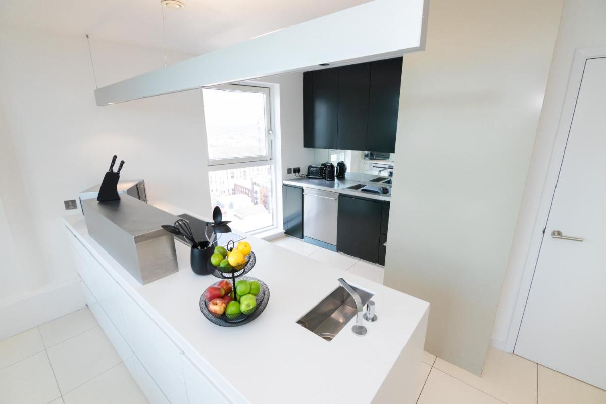 Luxury Three Bedroom Penthouse - By Resify - Housity