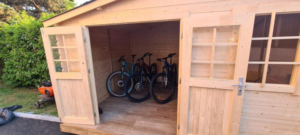 Vélo sur le terrain de l'établissement Résidence Côté Chalet ou dans les environs