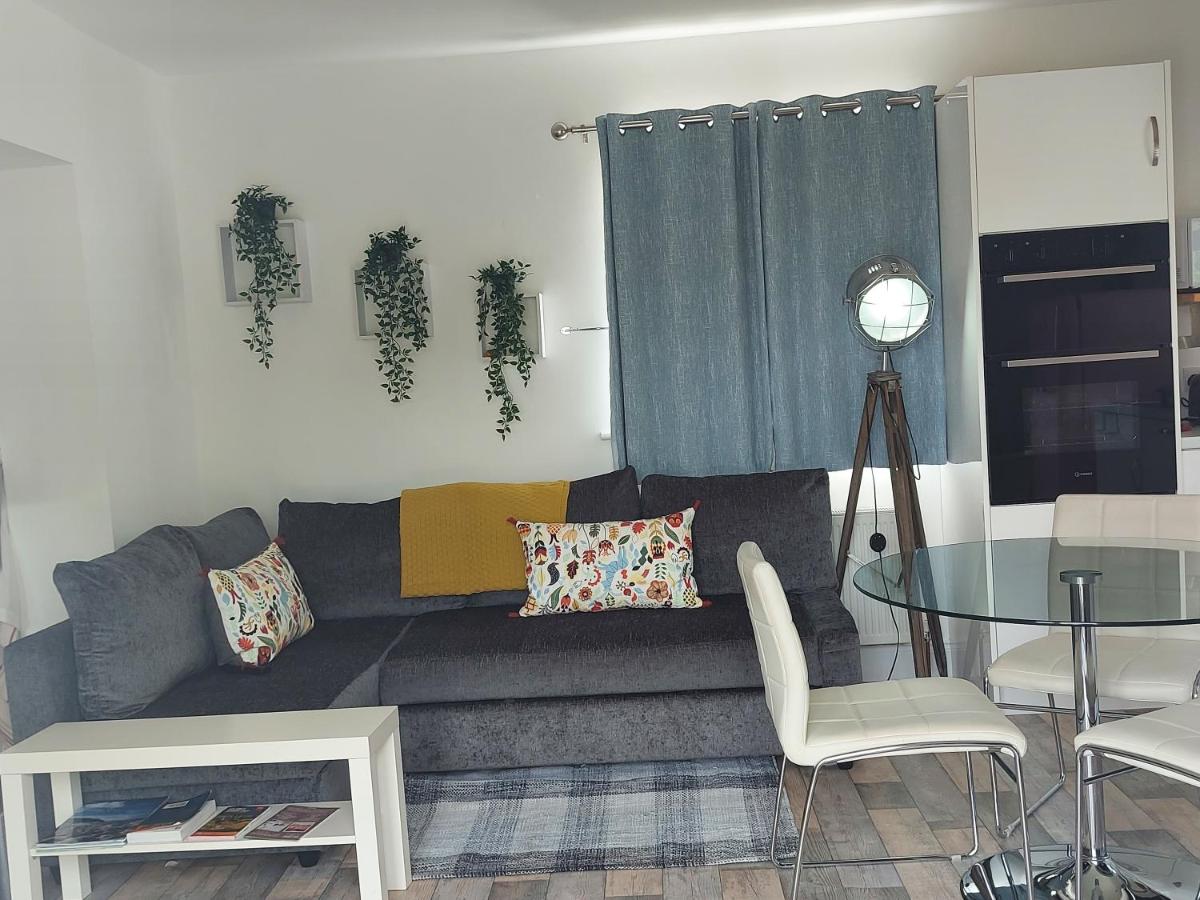 Bunlin Heights Self Catering Studio - Housity