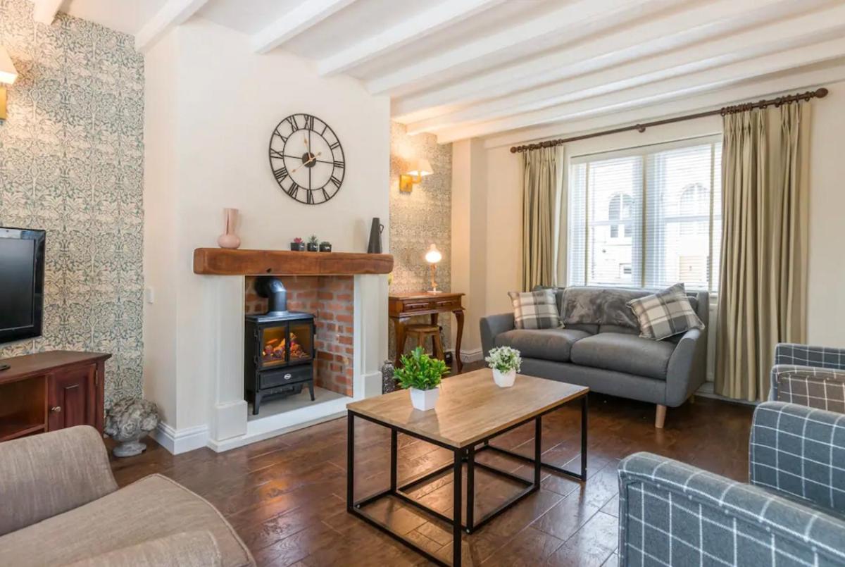 Stunning 2 bed Cottage in Saddleworth - Housity