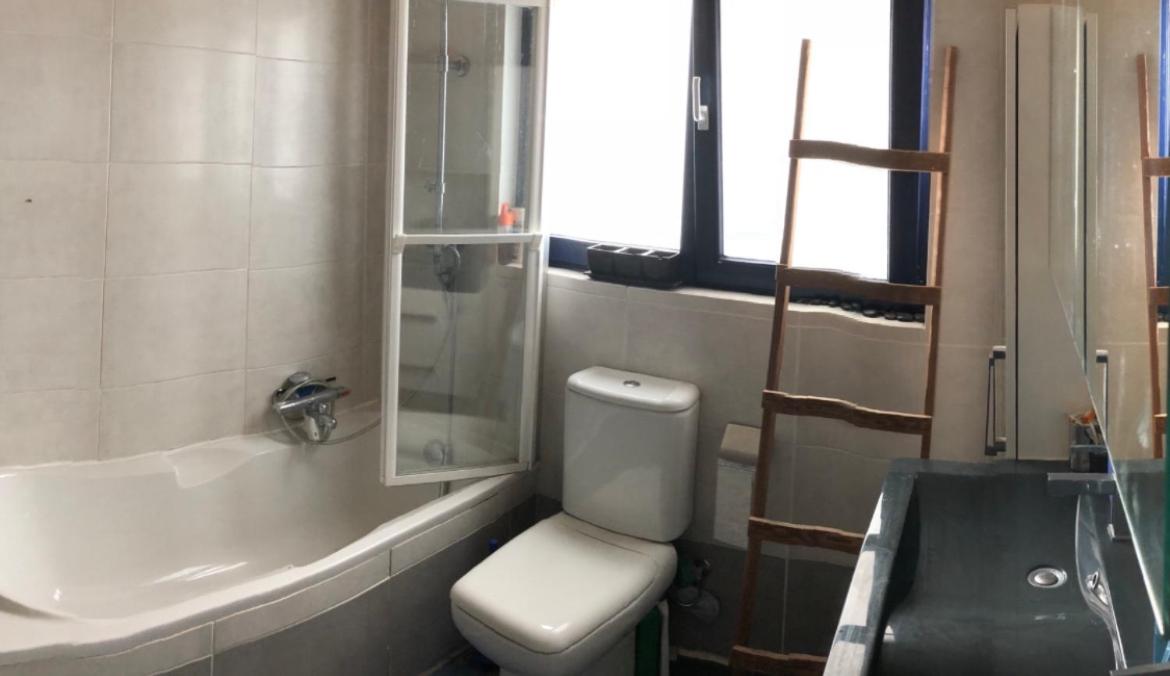 2 person privat room between Expo Ghent & Ghent Sint Pieters station - Housity