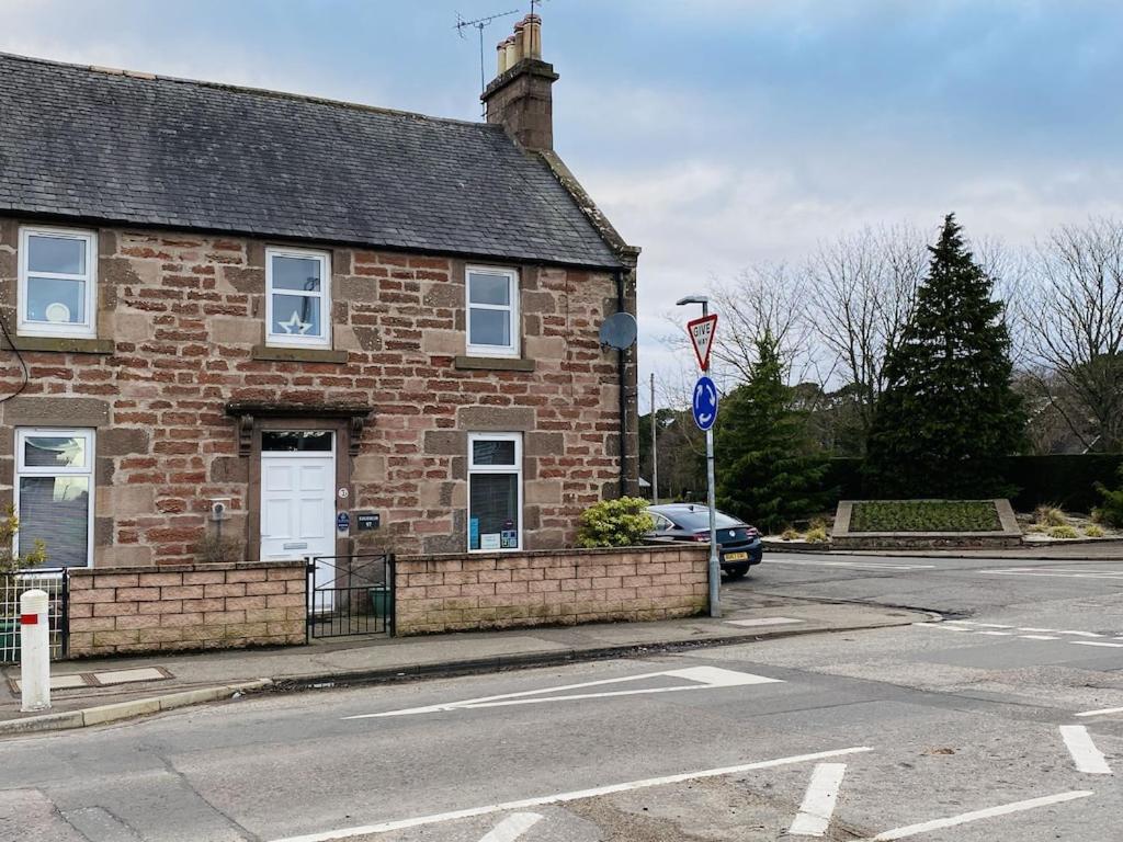 The Ramblers Rest - whole apartment - pet friendly - close to amenities and walks - Housity