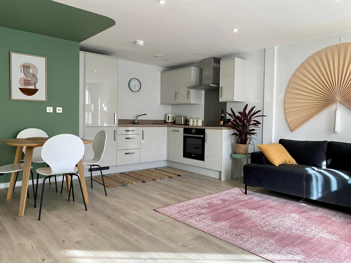 Central 2-bed in the contemporary new build with Free Parking - Housity