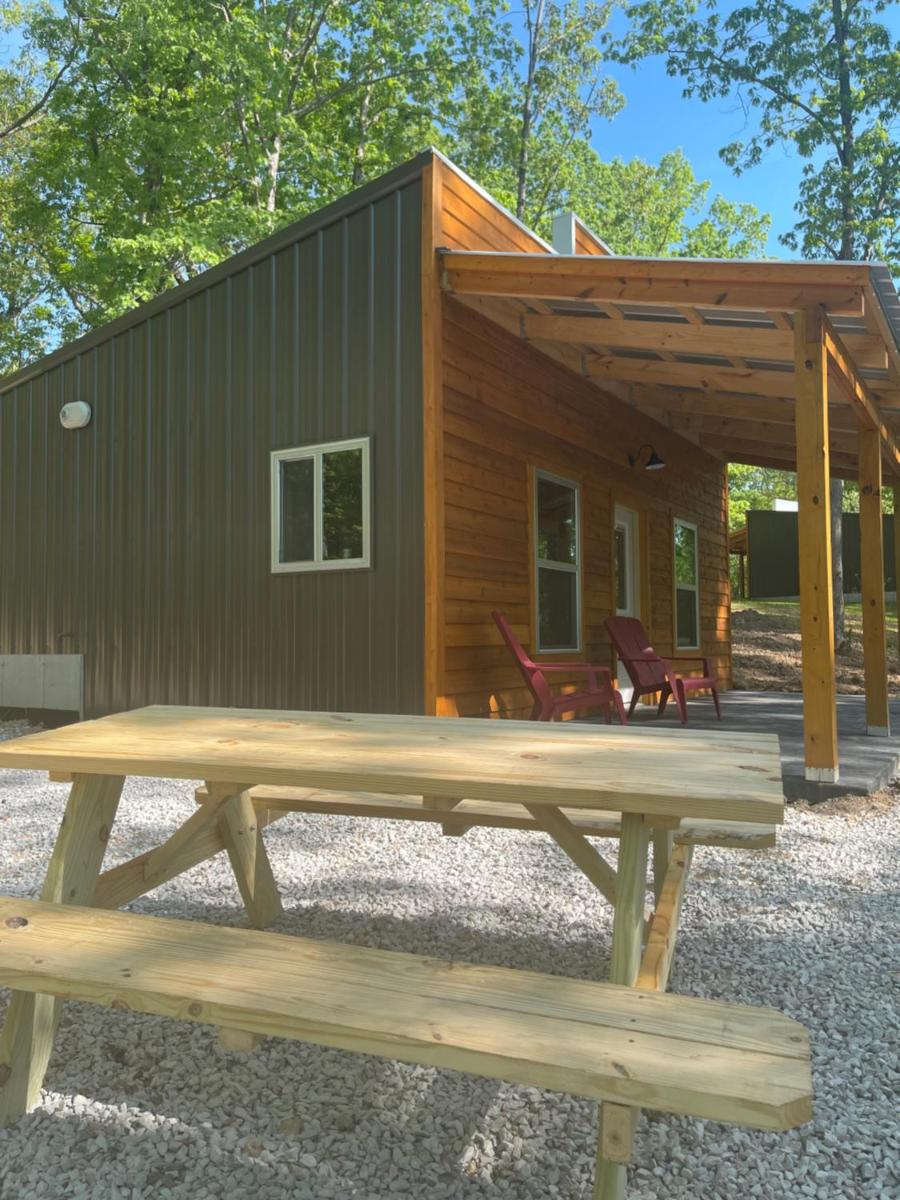 Nostalgic Route 66 Cabin near Blue Springs Ranch - Housity