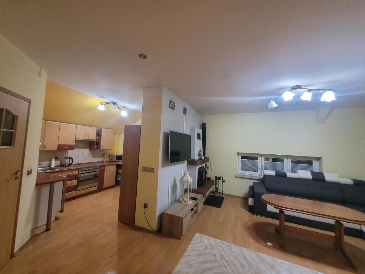 Dom w Cyga?skim Lesie - Housity