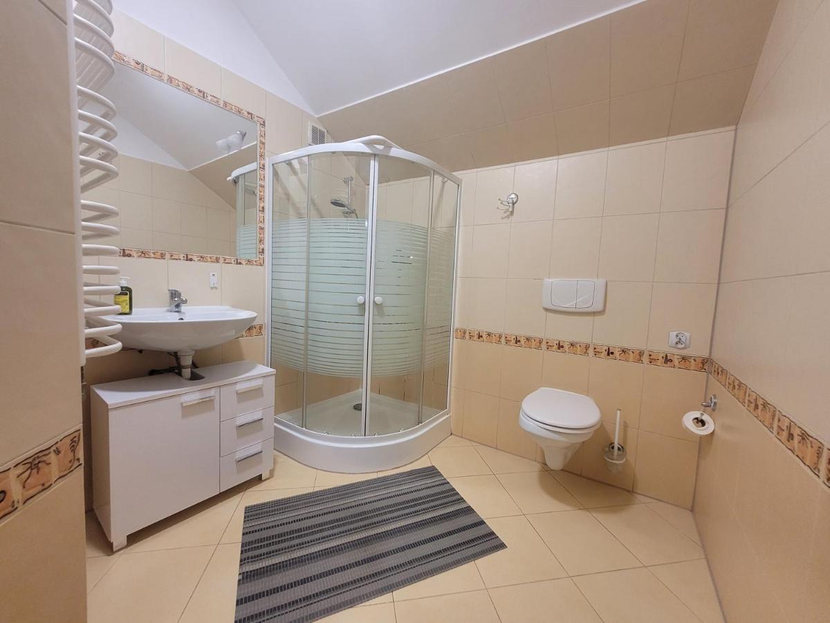 Dom w Cyga?skim Lesie - Housity