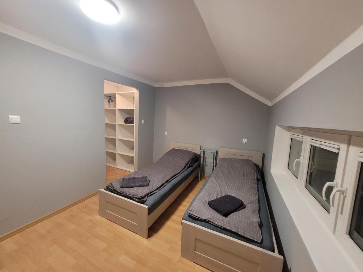 Dom w Cyga?skim Lesie - Housity
