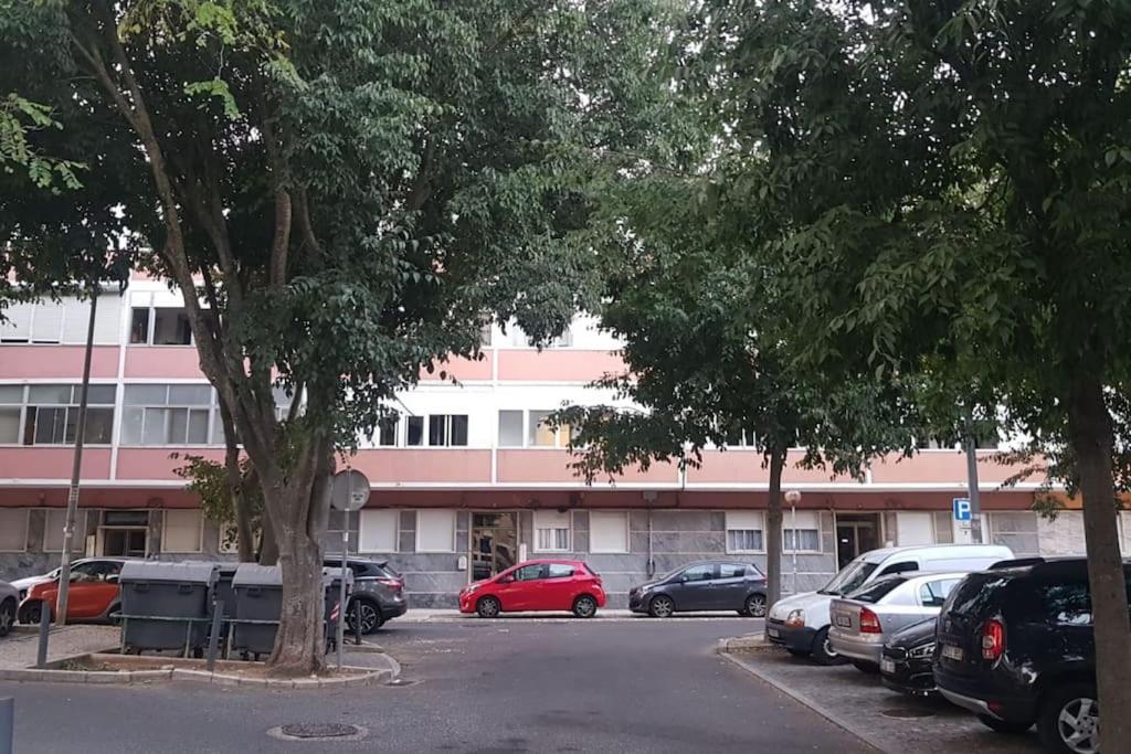 Greater Lisbon Cozy 2B Apartment - Odivelas - Housity