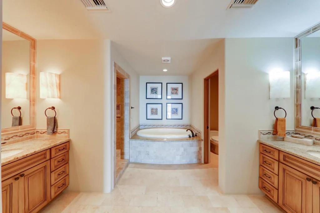 Hacienda Ultimate Beach Front Luxury! 3 Bed 3 Bath Gorgeous, Contemporary Design! - Housity