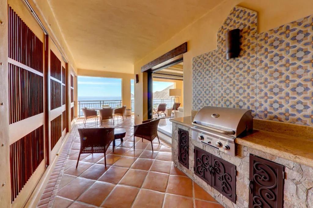 Hacienda Ultimate Beach Front Luxury! 3 Bed 3 Bath Gorgeous, Contemporary Design! - Housity