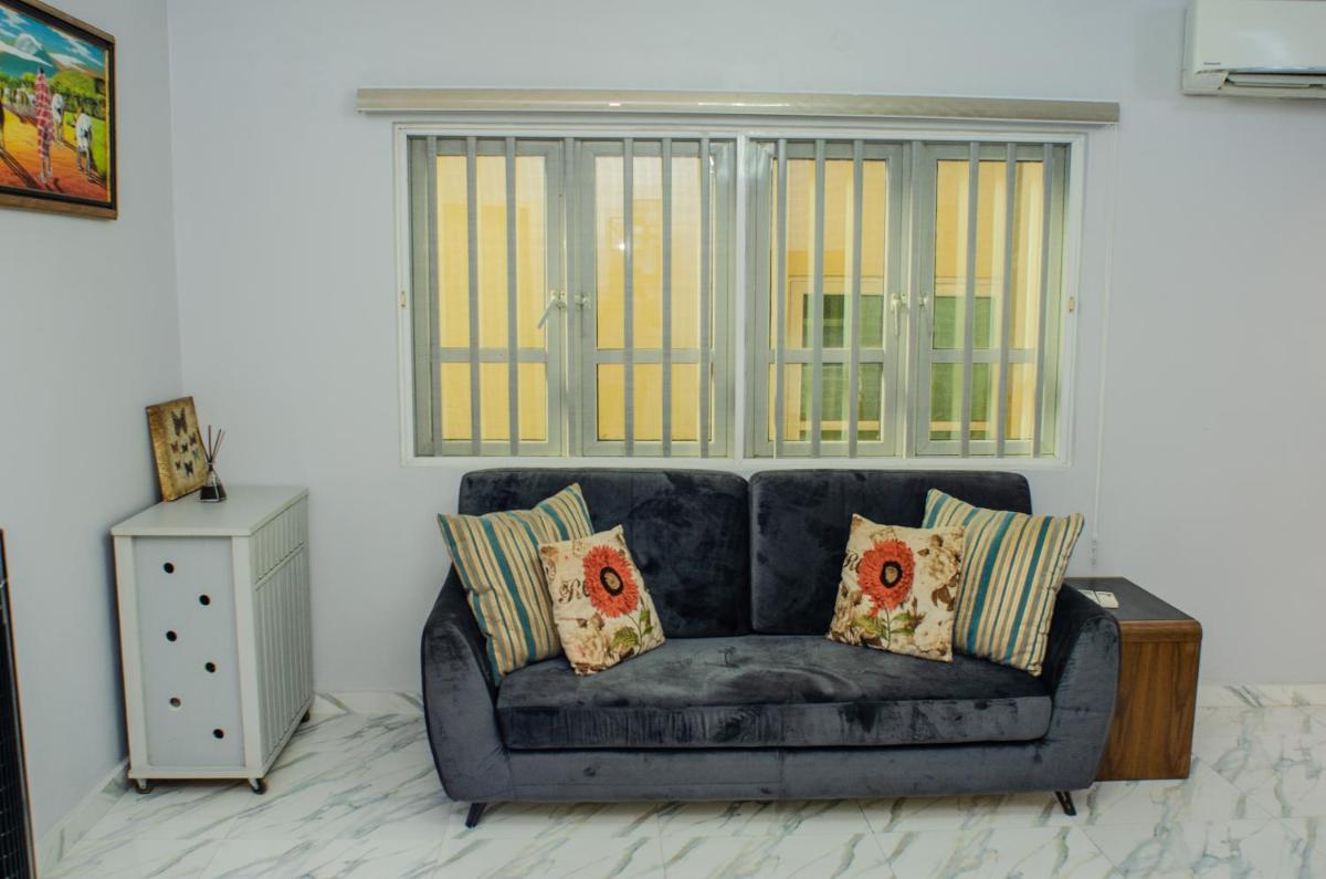 Suitetrails - Thrivein Apartments - One bed apartment, 247 power, wifi, in a secure estate!