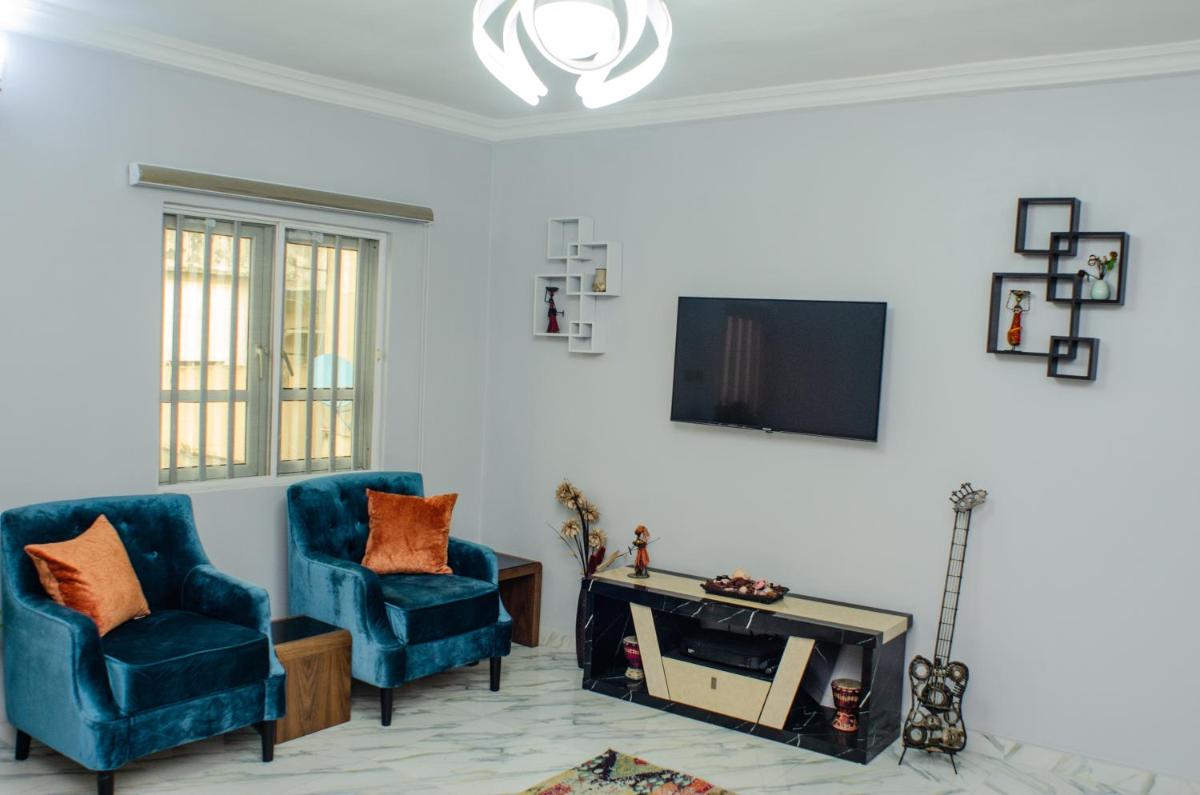 Suitetrails - Thrivein Apartments - One bed apartment, 247 power, wifi, in a secure estate!
