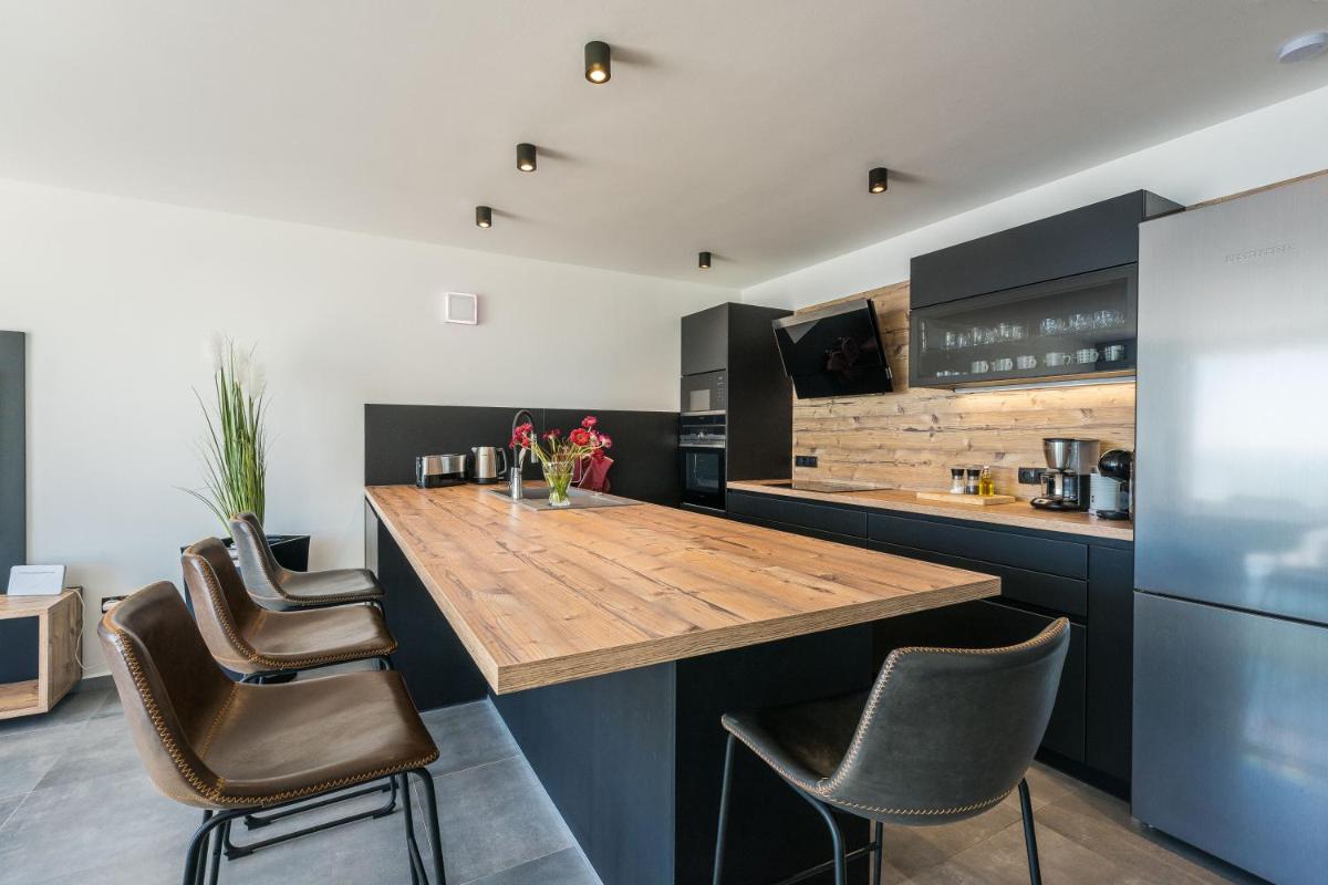Jimmys Beach Privlaka - direkt am Meer, tollem Blick und beheiztem Pool - Housity