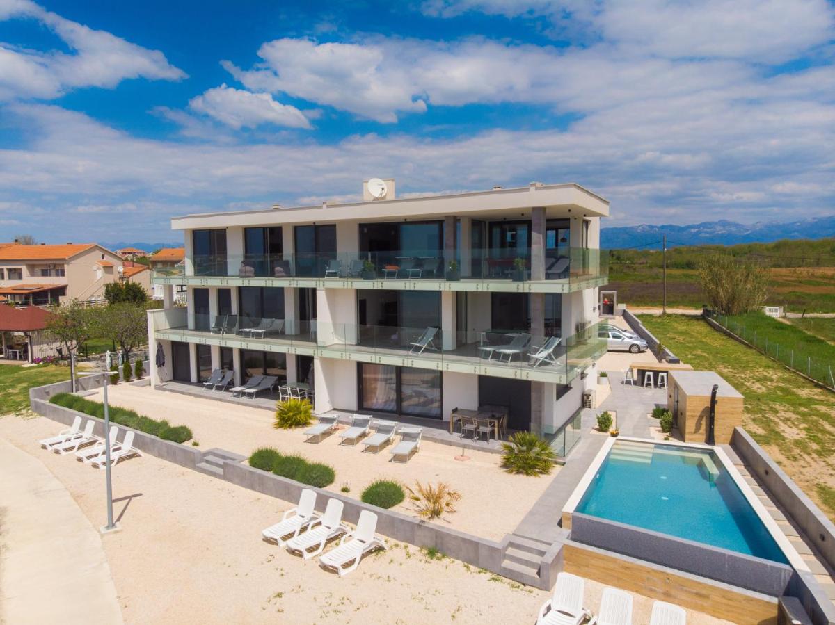 Jimmys Beach Privlaka - direkt am Meer, tollem Blick und beheiztem Pool - Housity