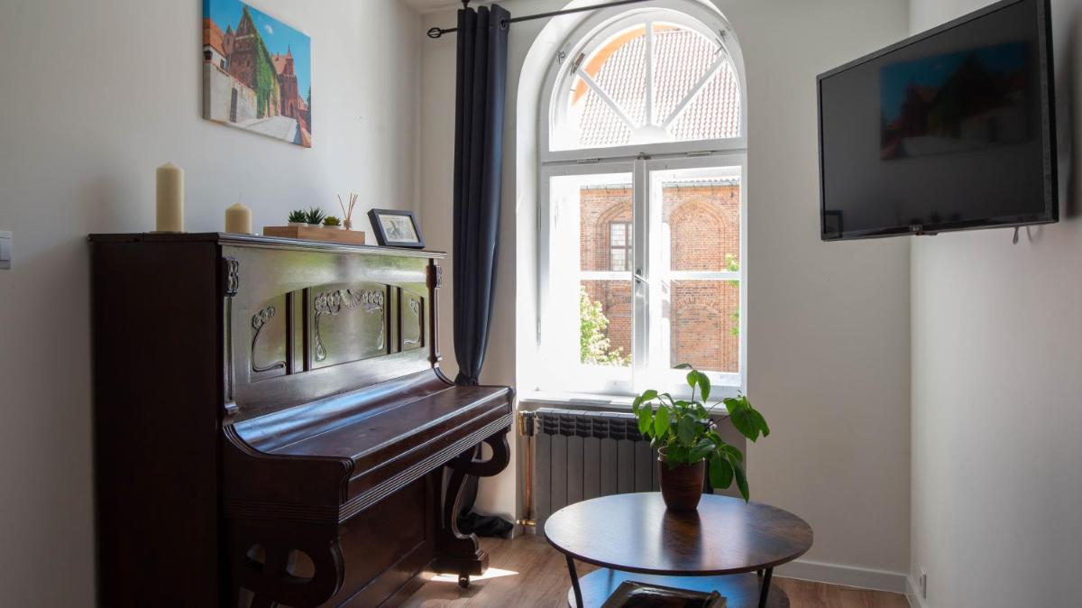Main Square Apartments - Housity