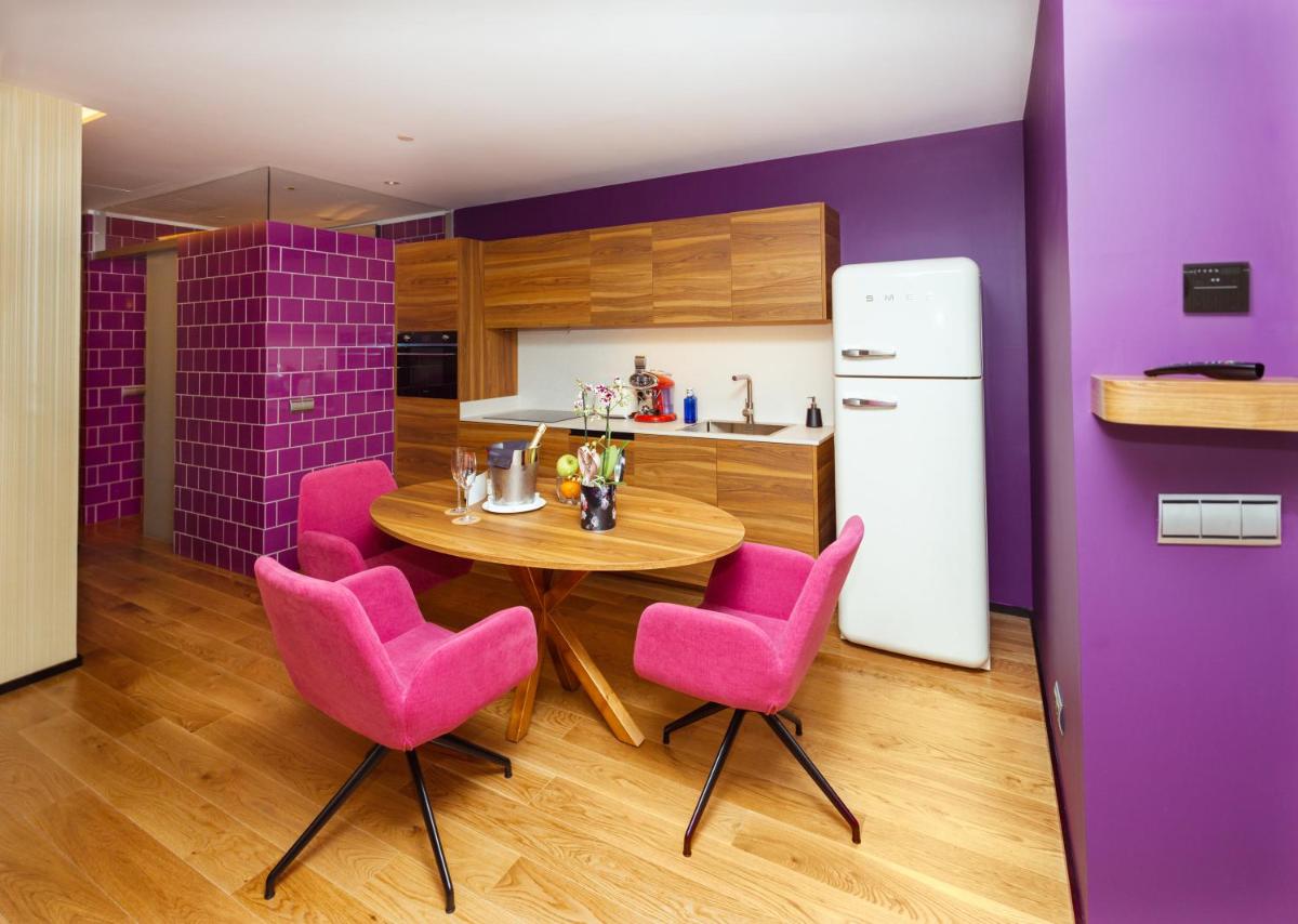 Una cocina o zona de cocina en Bohemia Suites & Spa - Adults Only