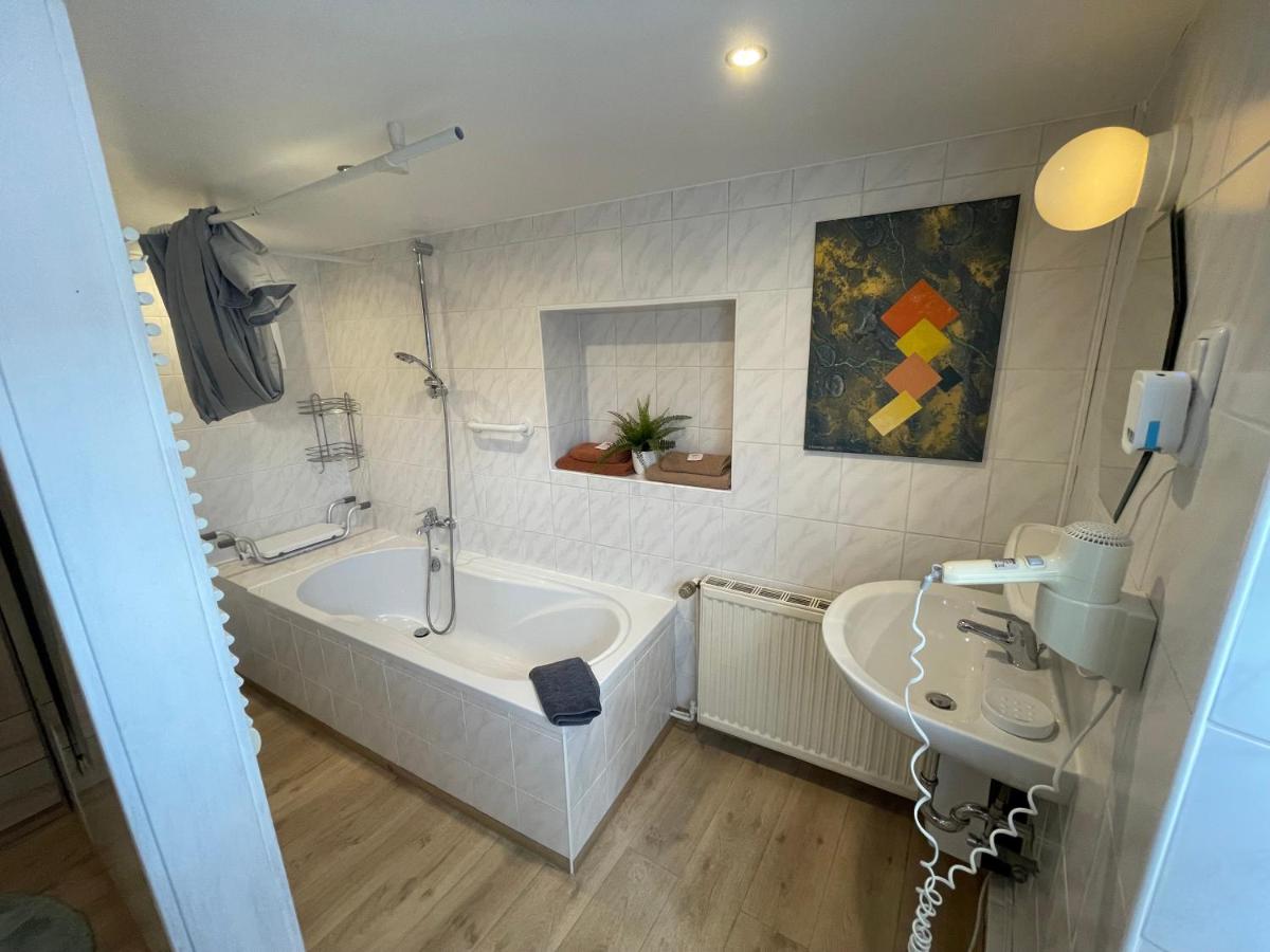 Eifel Quartier Pension und Gasthof "Em Gardestüffje" - Housity