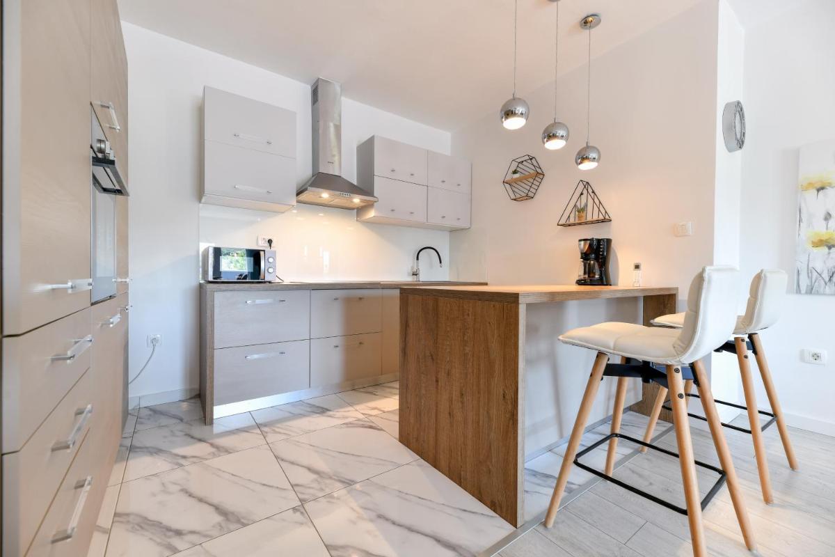 Luxurious Villa Natali - Housity