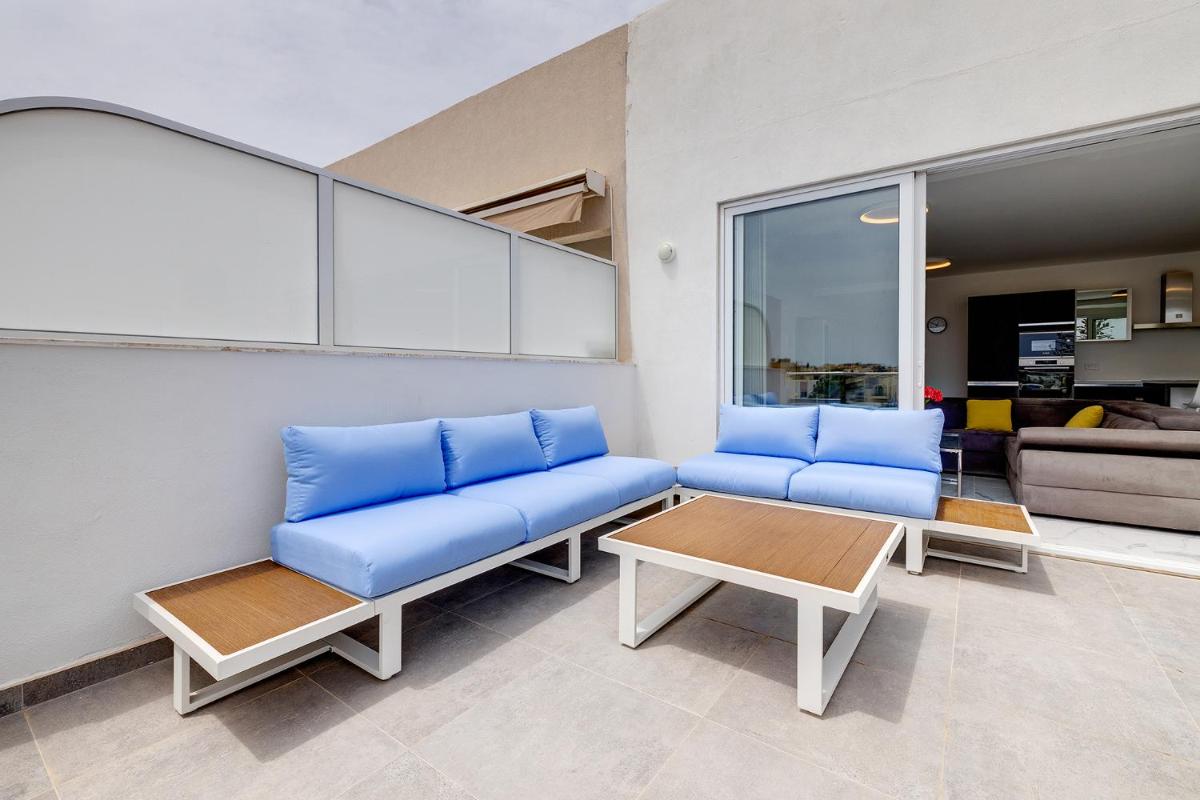 Fabulous Penthouse close to St George's Bay - Housity